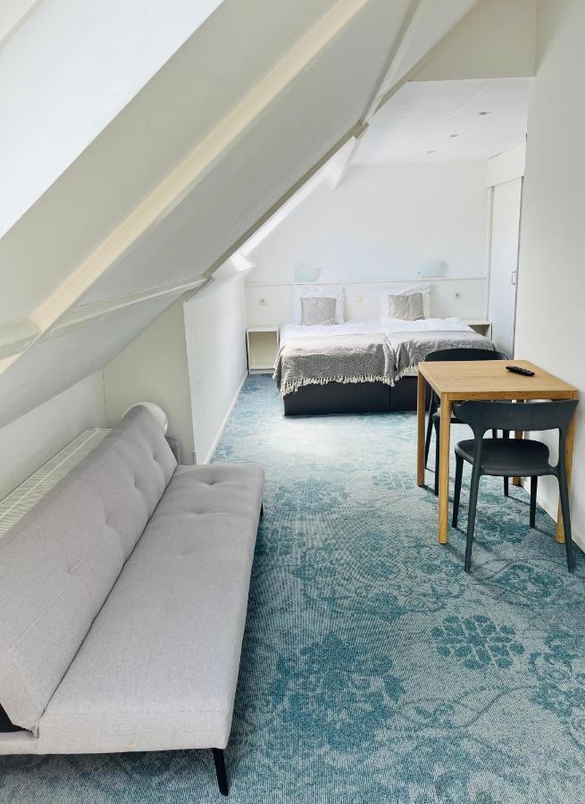 The Town Hotel Studios Appartments Zuidzande Bilik gambar
